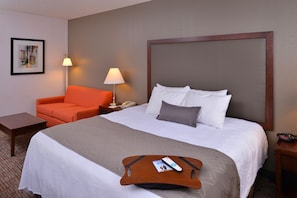 Down duvets, in-room safe, desk, laptop workspace - Best Western Plus Wichita West Airport Inn (Wichita)