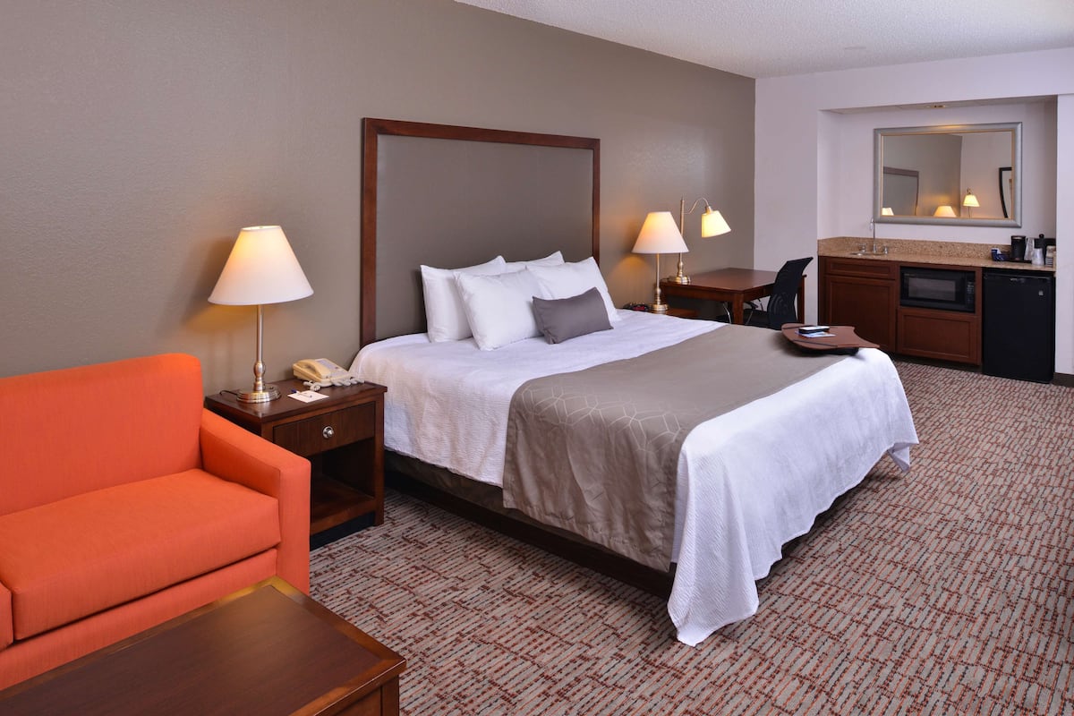 Down comforters, in-room safe, desk, laptop workspace