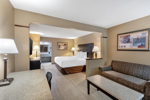Standard Room, 1 King Bed, Non Smoking, Refrigerator & Microwave (Oversized Room) | Desk, laptop workspace, blackout drapes, iron/ironing board