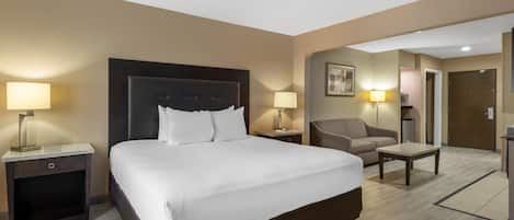 Suite, 1 cama King size, para no fumadores, refrigerador y microondas | Escritorio, espacio para trabajar con laptop y cortinas blackout