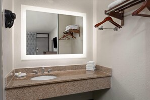Combined shower/tub, deep soaking tub, free toiletries, hair dryer - Days Inn by Wyndham Orlando Conv. Center/International Dr (Orlando)