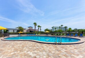 Outdoor pool, pool loungers