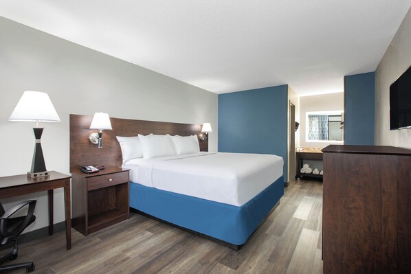 Standard Room, 1 King Bed | In-room safe, desk, iron/ironing board, free cribs/infant beds