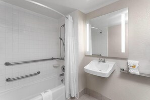 Kamer, 1 kingsize bed, toegankelijk voor mindervaliden (Mobility/Hearing, tub w grab bars) | Rolstoeltoegankelijke badkamer