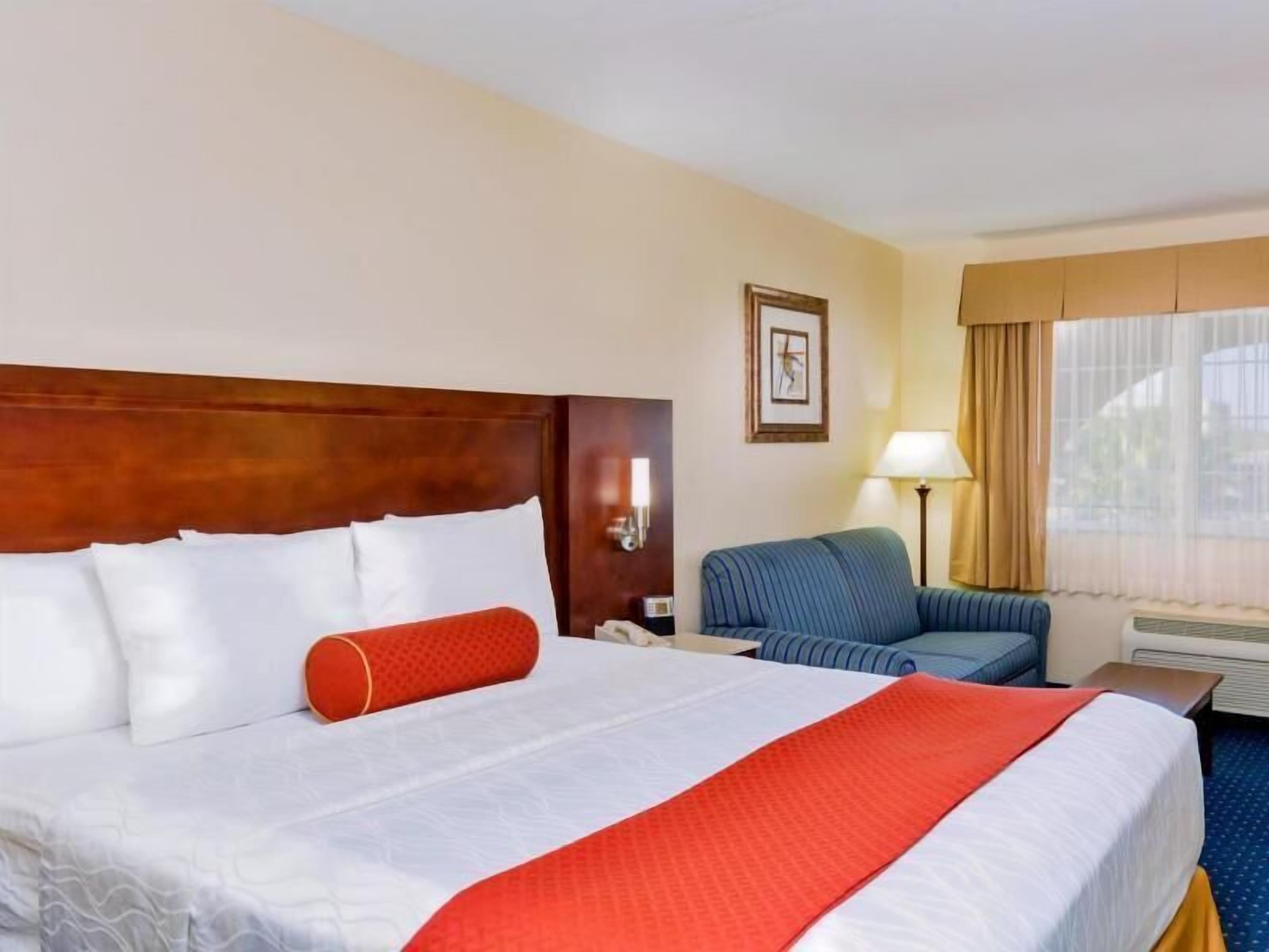 In-room safe, desk, laptop workspace, iron/ironing board