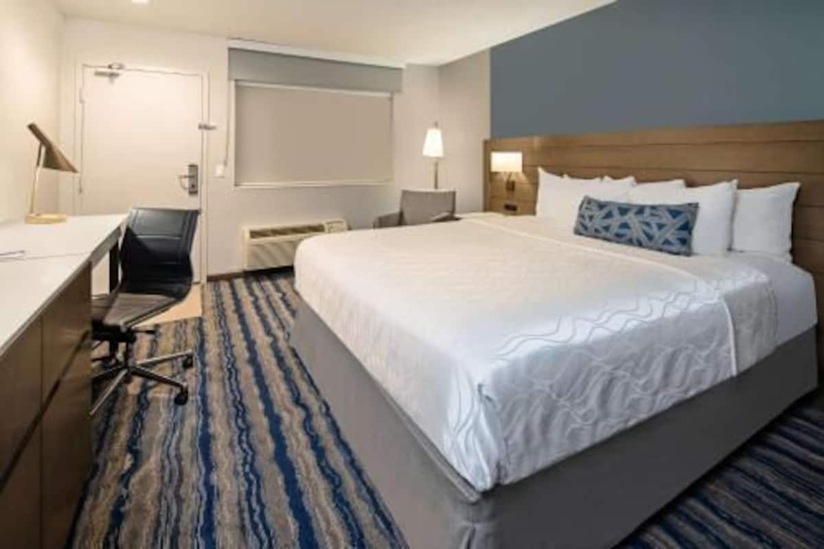 In-room safe, desk, laptop workspace, iron/ironing board