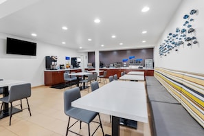 Free daily buffet breakfast  - Best Western San Diego/Miramar Hotel (San Diego)