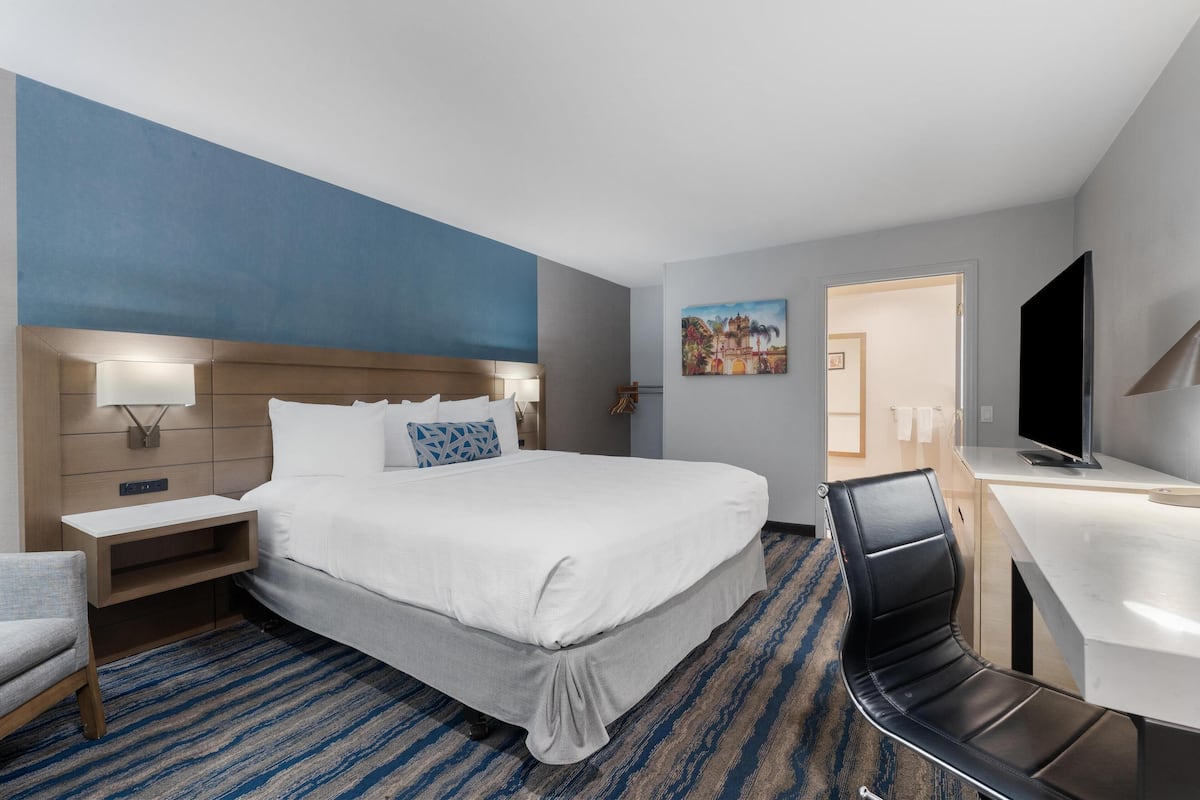 In-room safe, desk, laptop workspace, iron/ironing board
