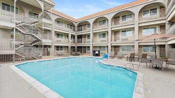 Outdoor pool, pool umbrellas, sun loungers