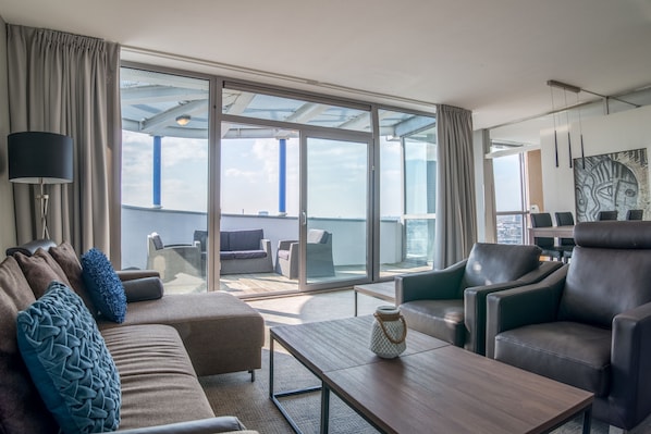 Suite, 1 très grand lit (Penthouse) | Coin séjour