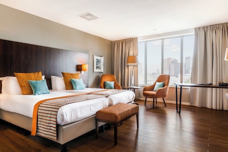 Down comforters, in-room safe, desk, laptop workspace. Bilderberg Parkhotel Rotterdam