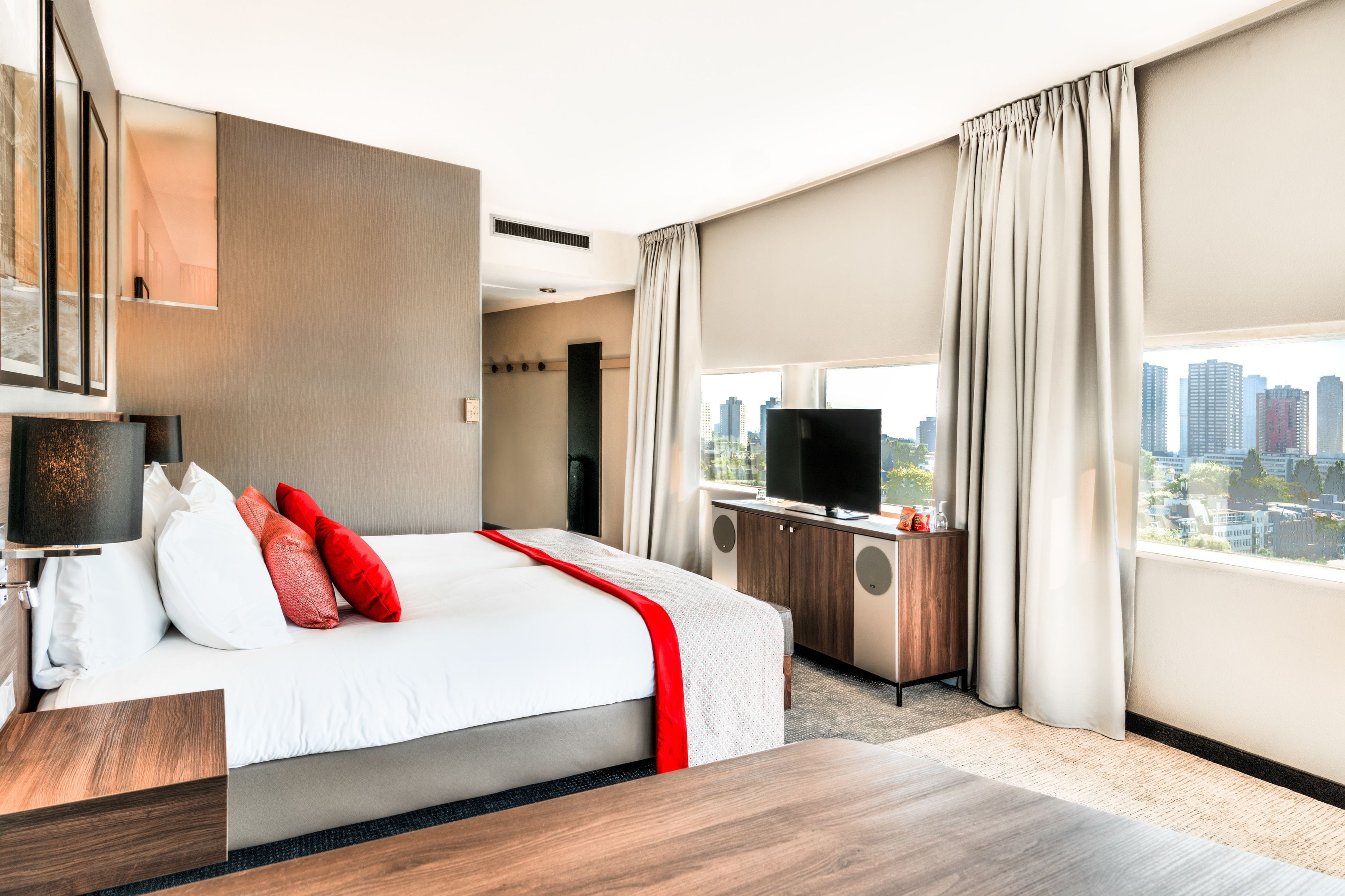 executive room, tower | 1 bedroom, down duvets, in-room safe, desk