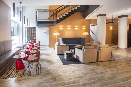 Lobby lounge