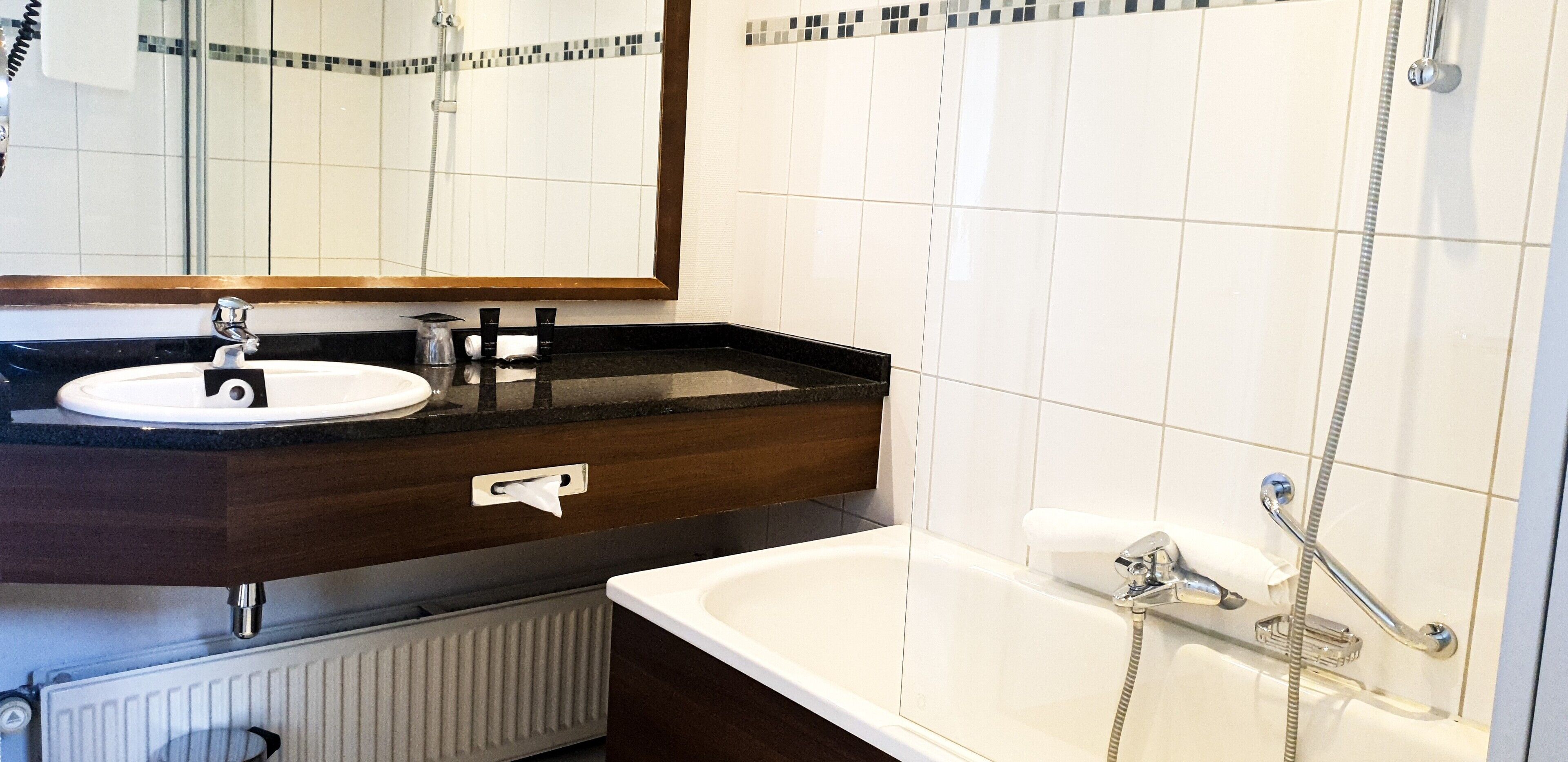 single room | bathroom | shower, eco-friendly toiletries, hair dryer, towels