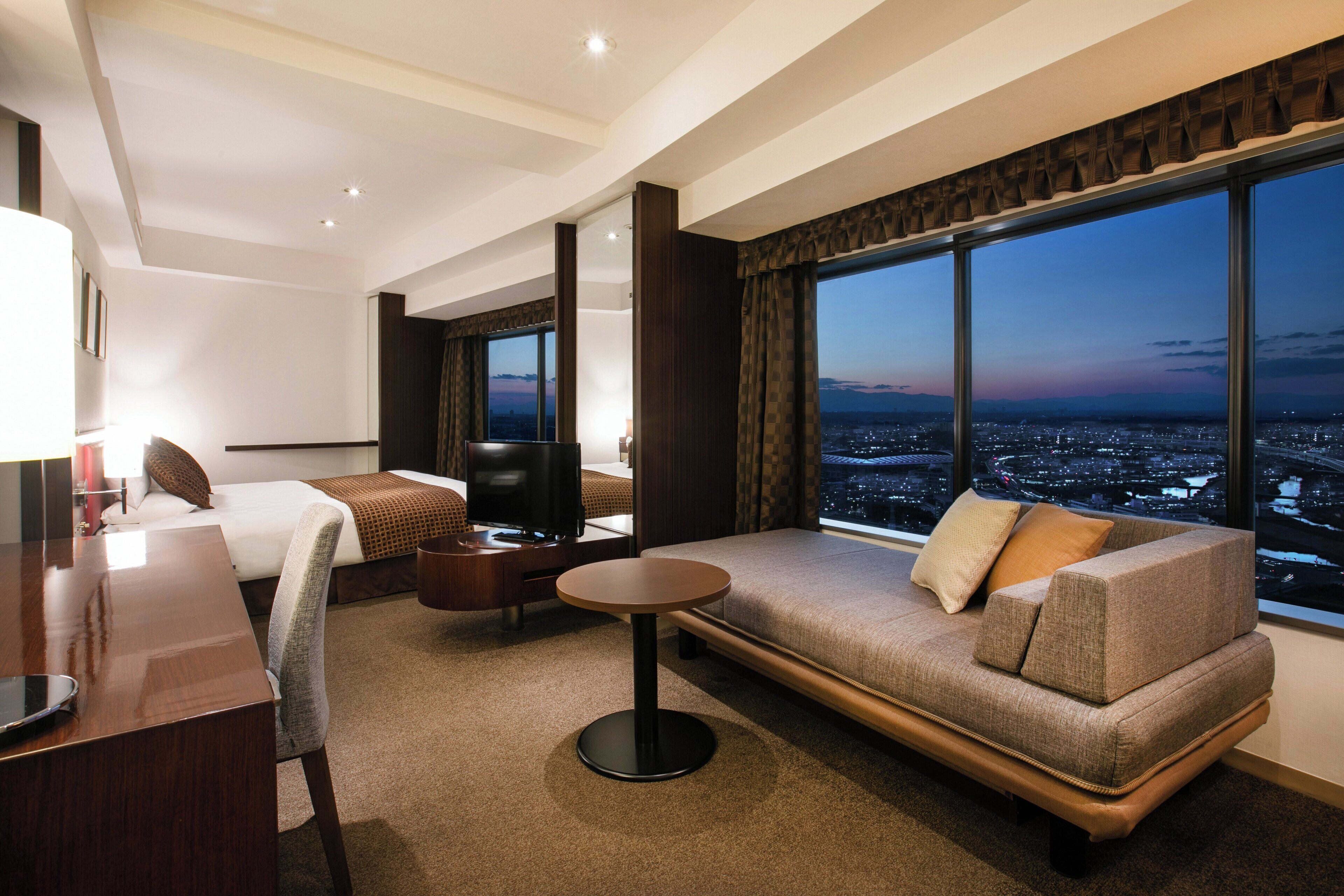 Premium bedding, in-room safe, desk, blackout drapes