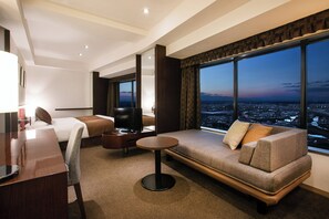 高級寢具、客房內保險箱、書桌、遮光布/窗簾