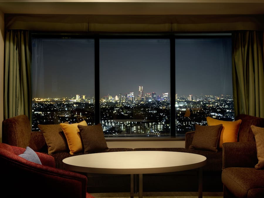 Premium bedding, in-room safe, desk, blackout drapes