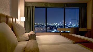 Premium bedding, in-room safe, desk, blackout curtains