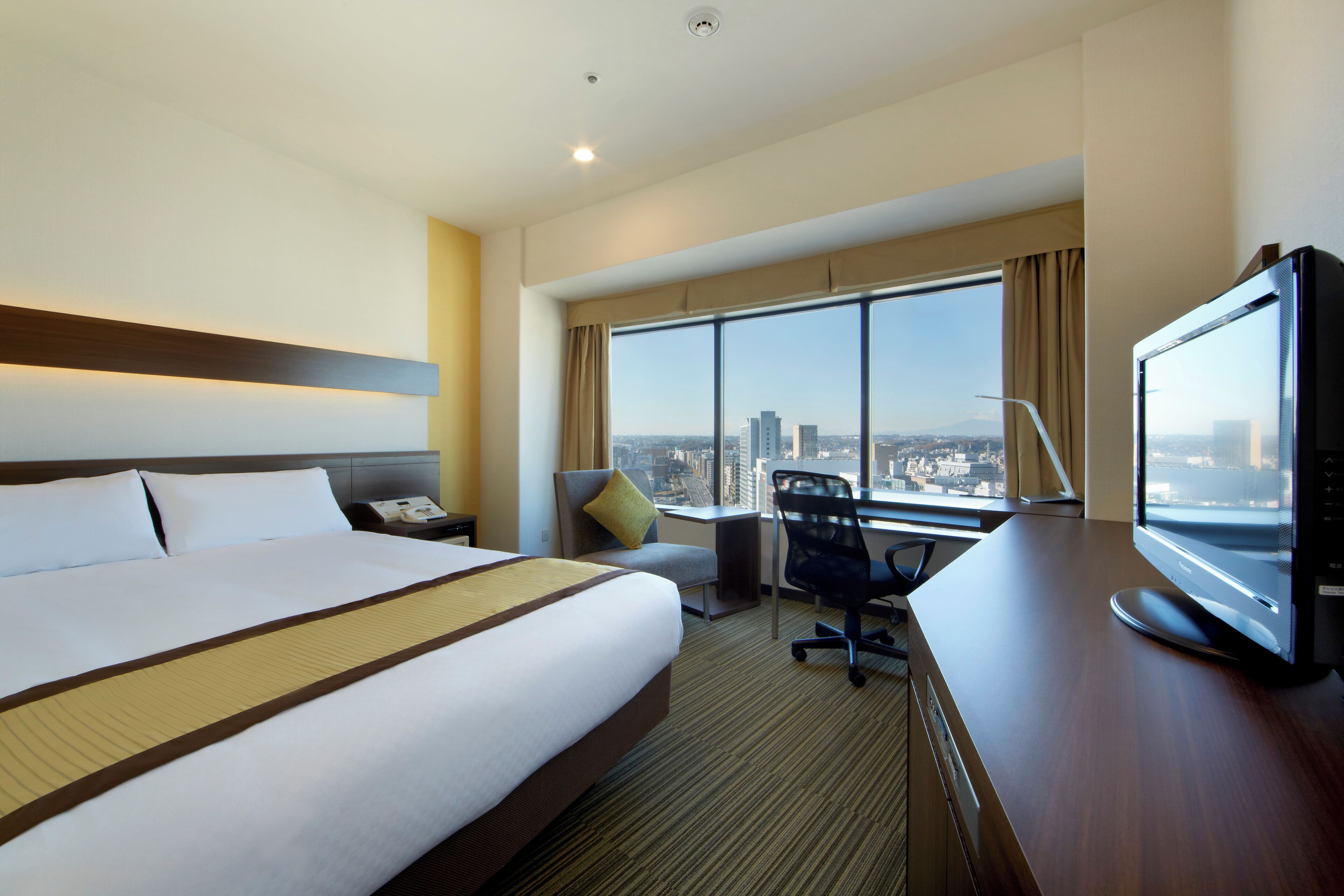 客房, 无烟房 (Short Stay,In7PM-Out9AM,19F,Semi DBL) | 高档床上用品、客房内保险箱、办公桌、遮光窗帘