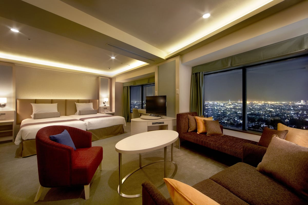 Premium bedding, in-room safe, desk, blackout drapes