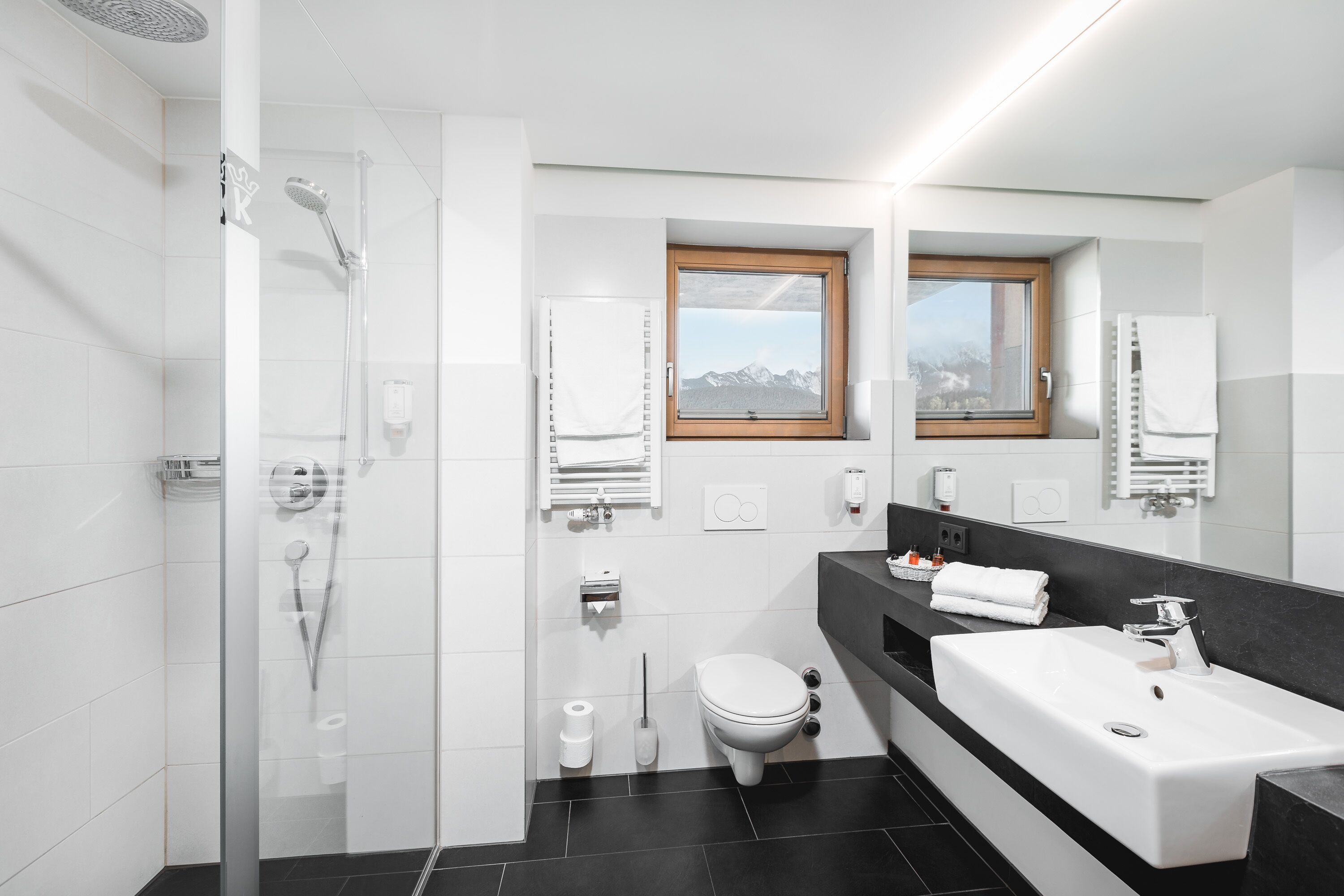 1 bedroom, hypo-allergenic bedding, down duvets, in-room safe