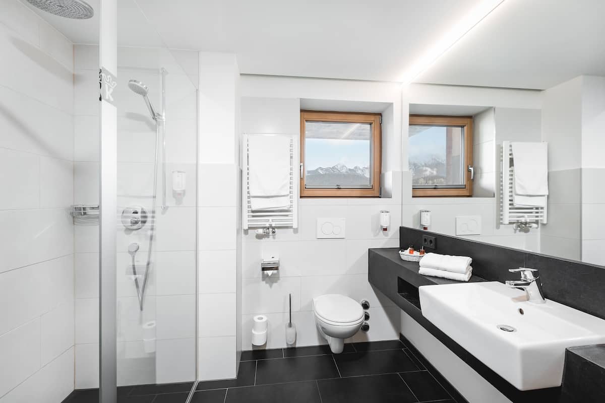 1 bedroom, hypo-allergenic bedding, down duvets, in-room safe