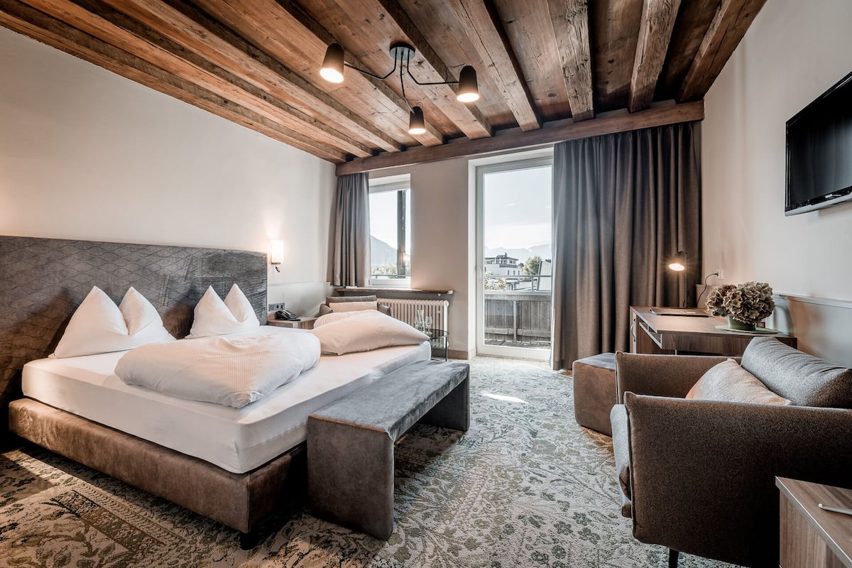 Superior Double Room | 1 bedroom, hypo-allergenic bedding, down comforters, in-room safe