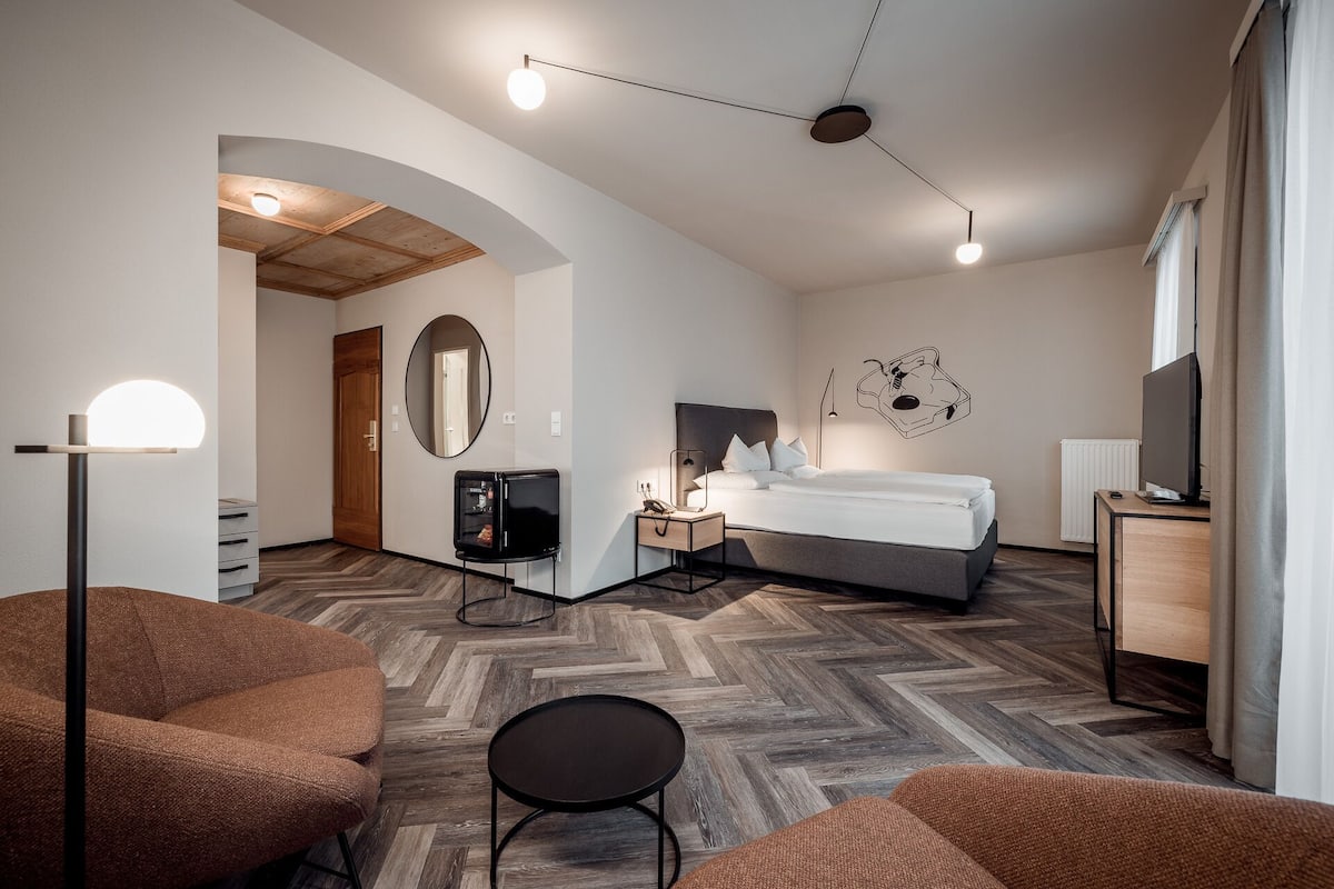 Junior Suite | 1 bedroom, hypo-allergenic bedding, down comforters, in-room safe