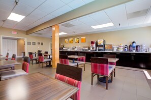Free daily buffet breakfast  - Comfort Inn Sunnyvale - Silicon Valley (Sunnyvale)