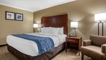 Deluxe Room, 1 King Bed, Non Smoking | Pillowtop beds, in-room safe, desk, laptop workspace