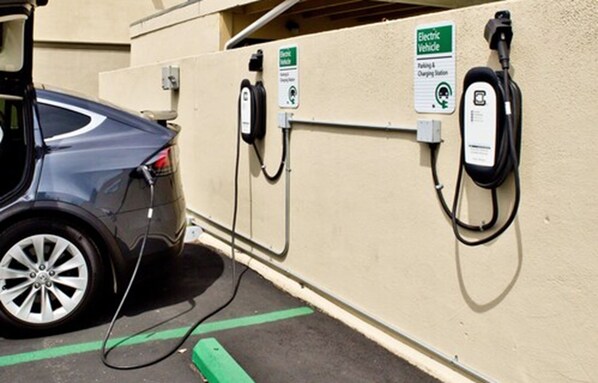 Electric vehicle charging station - Comfort Inn Sunnyvale - Silicon Valley (Sunnyvale)