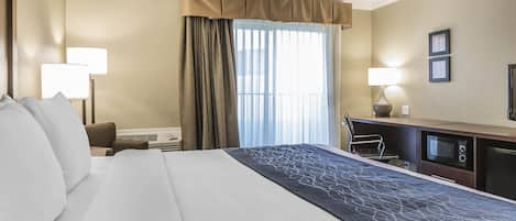 Deluxe Room, 1 King Bed with Whirlpool, Non Smoking | Pillow-top beds, in-room safe, desk, laptop workspace