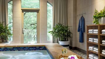 Indoor spa tub