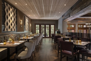 2 restaurants, breakfast served
