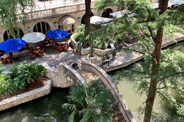 Deluxe kamer, 2 queensize bedden | Kameruitzicht