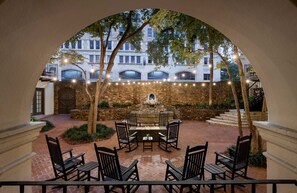 Courtyard - Omni La Mansion del Rio (San Antonio)