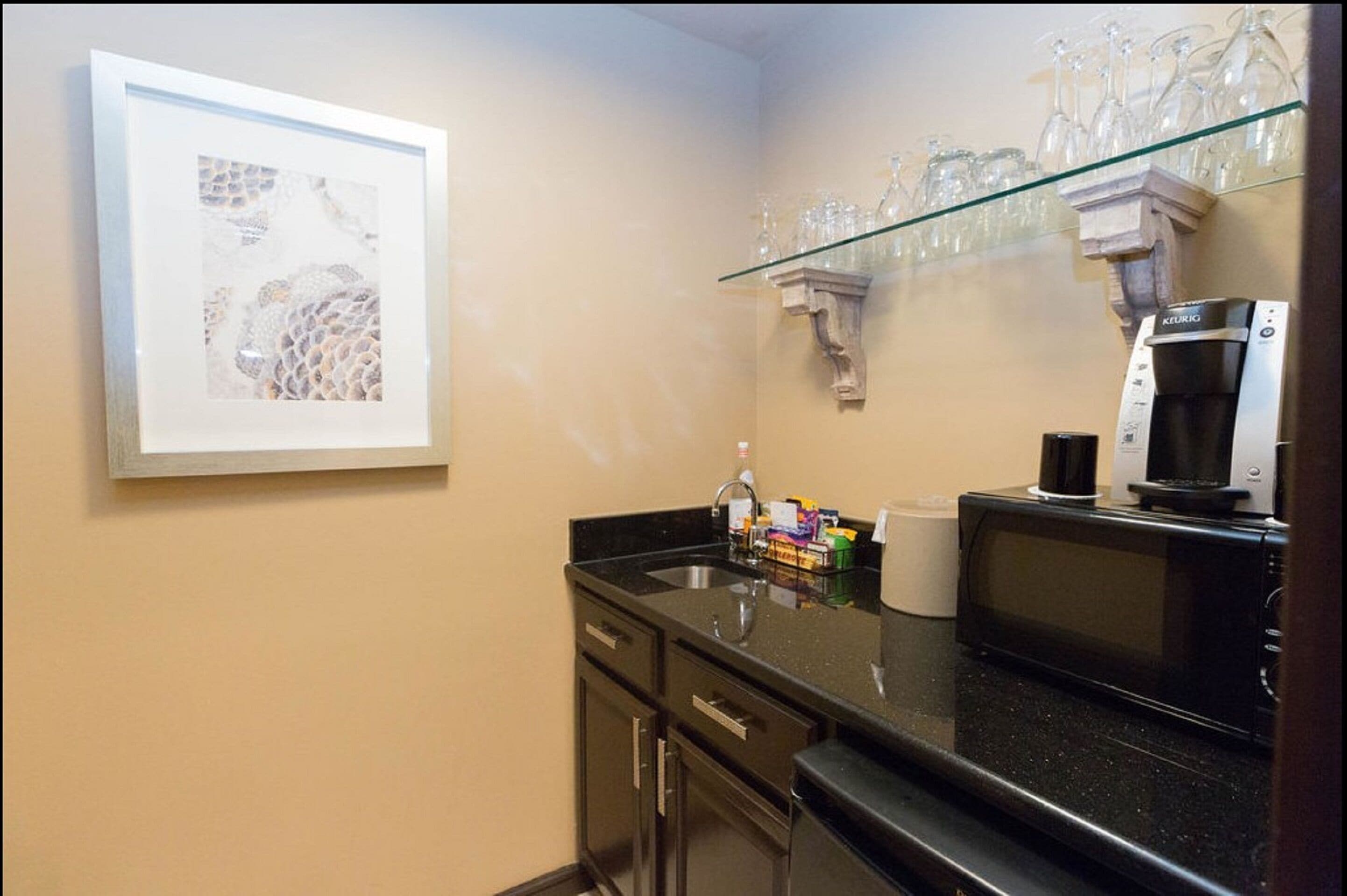 presidential suite, 1 king bed | private kitchen | mini-fridge, coffee/tea maker