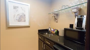 Suite presidencial, 1 cama King size | Cocina privada | Cafetera y tetera y frigobar