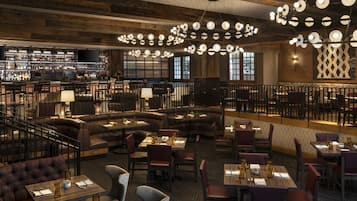 2 restaurants, breakfast served