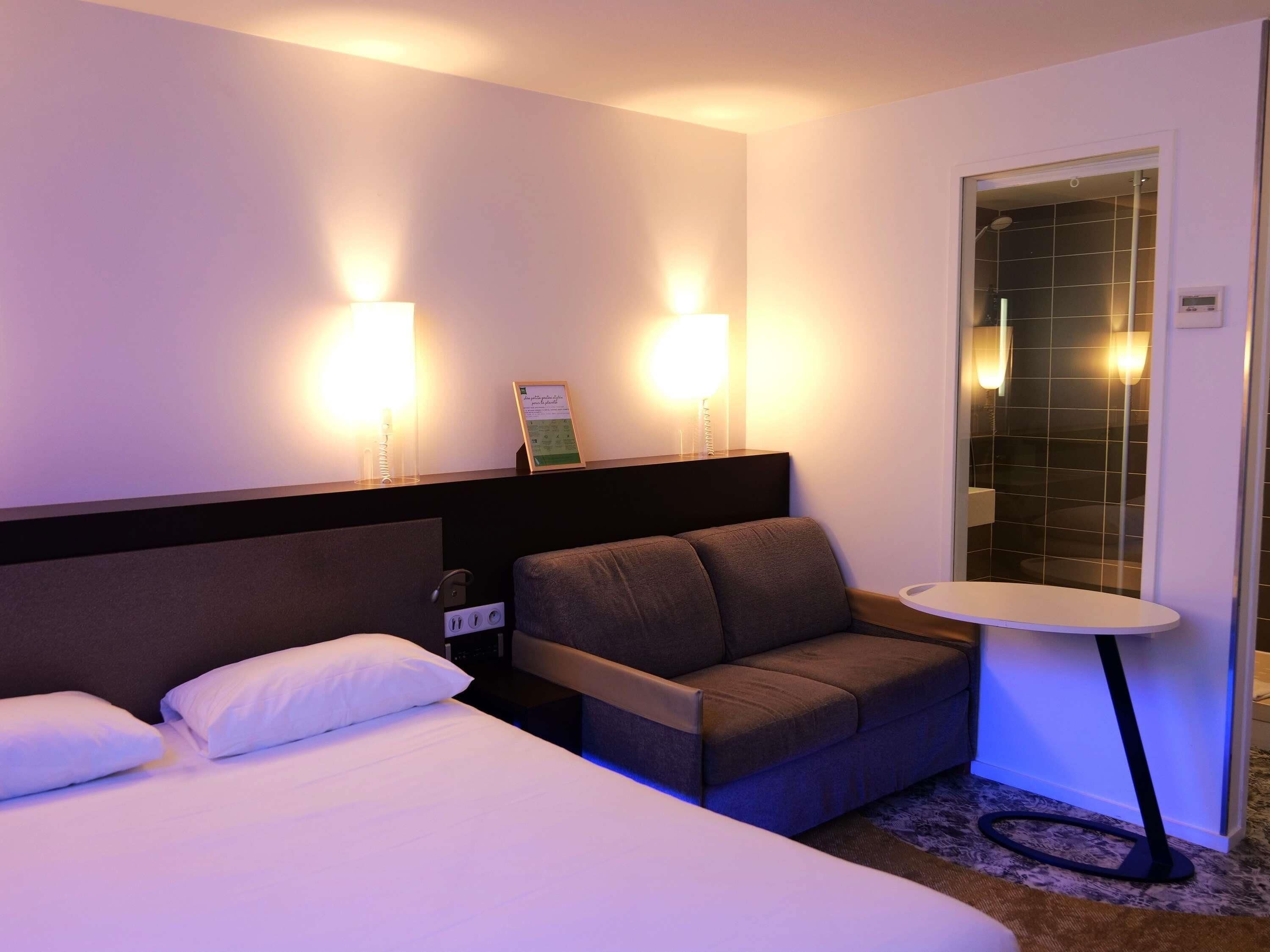 Premium bedding, in-room safe, desk, blackout drapes