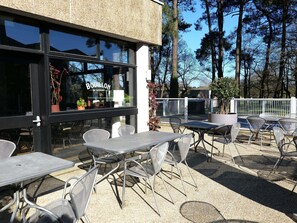 Breakfast, lunch, dinner served; French cuisine