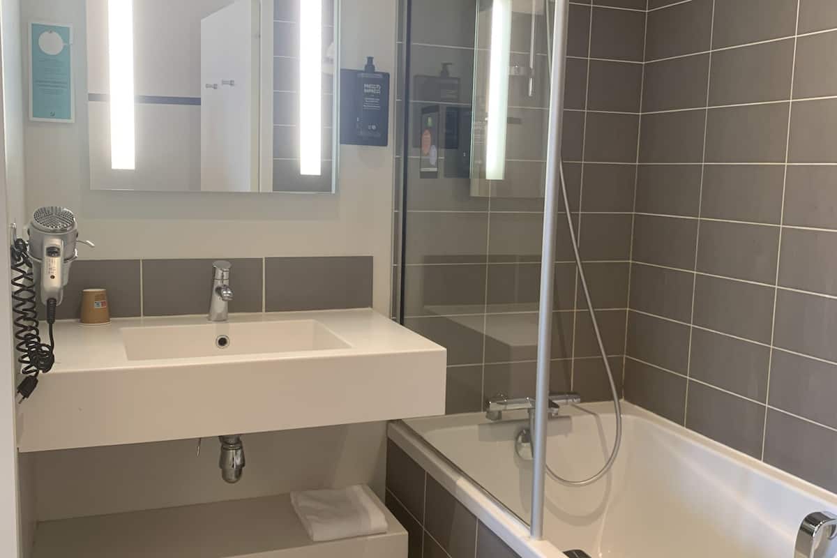 eco-friendly toiletries, hair dryer, towels