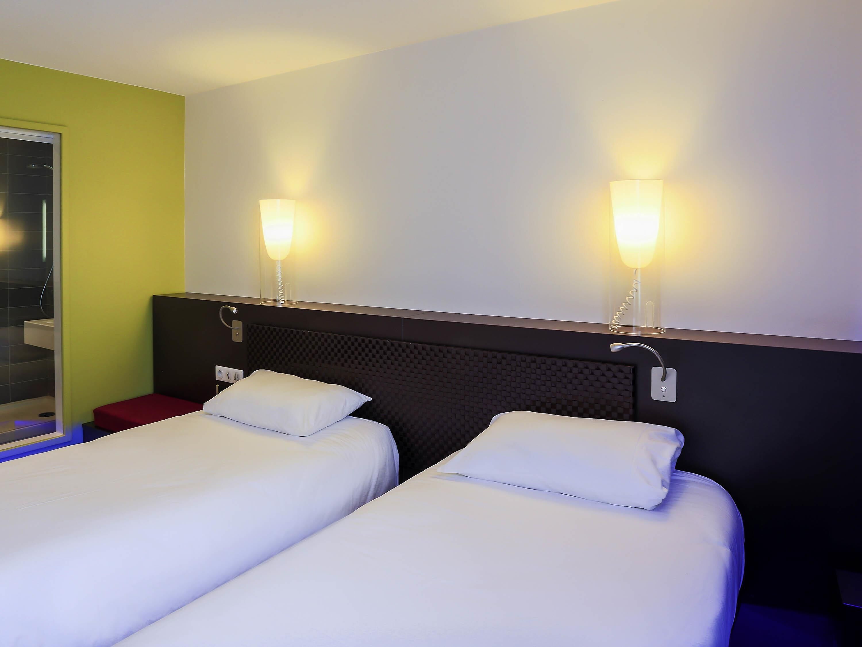 Standard Room, 2 Twin Beds | Premium bedding, in-room safe, desk, blackout drapes