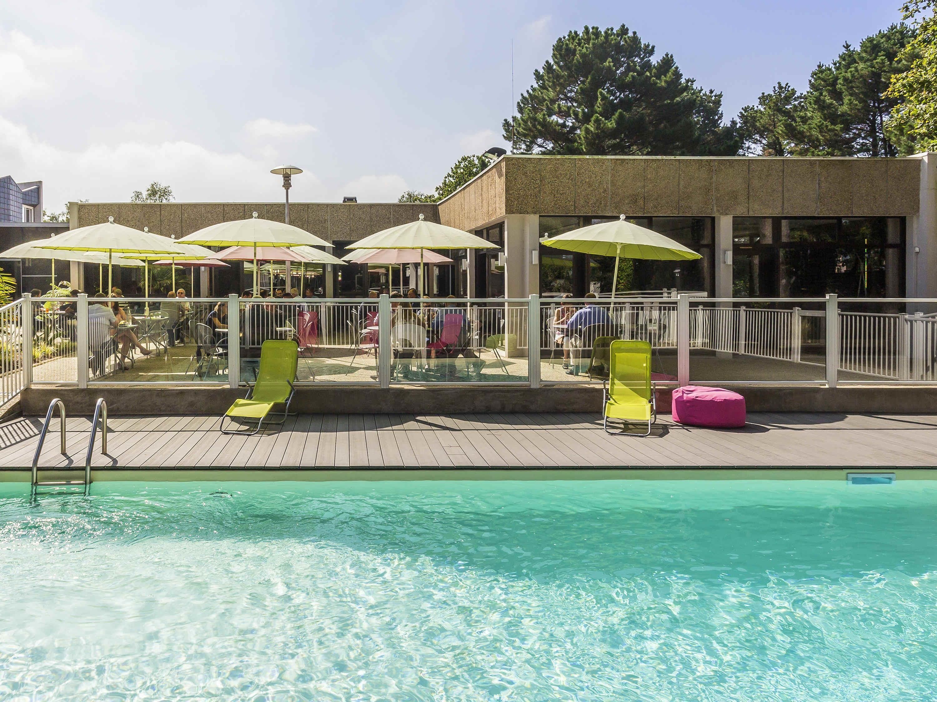 Seasonal outdoor pool, open 10:00 AM to 9:00 PM, pool loungers