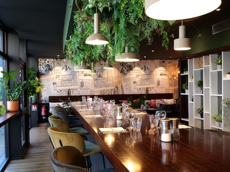 Breakfast, lunch and dinner served . ibis Styles Lorient Caudan