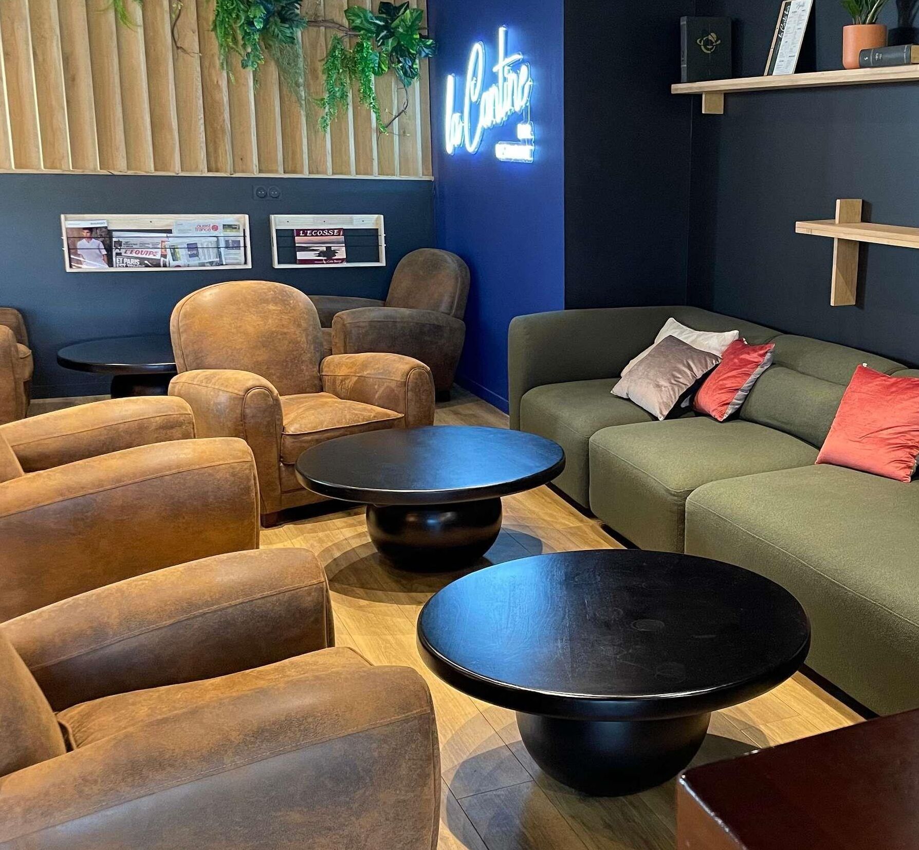 breakfast, lunch, dinner served; french cuisine