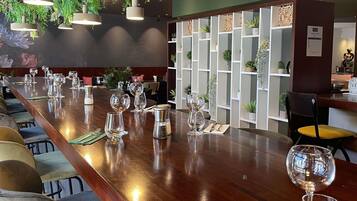 Breakfast, lunch, dinner served; French cuisine