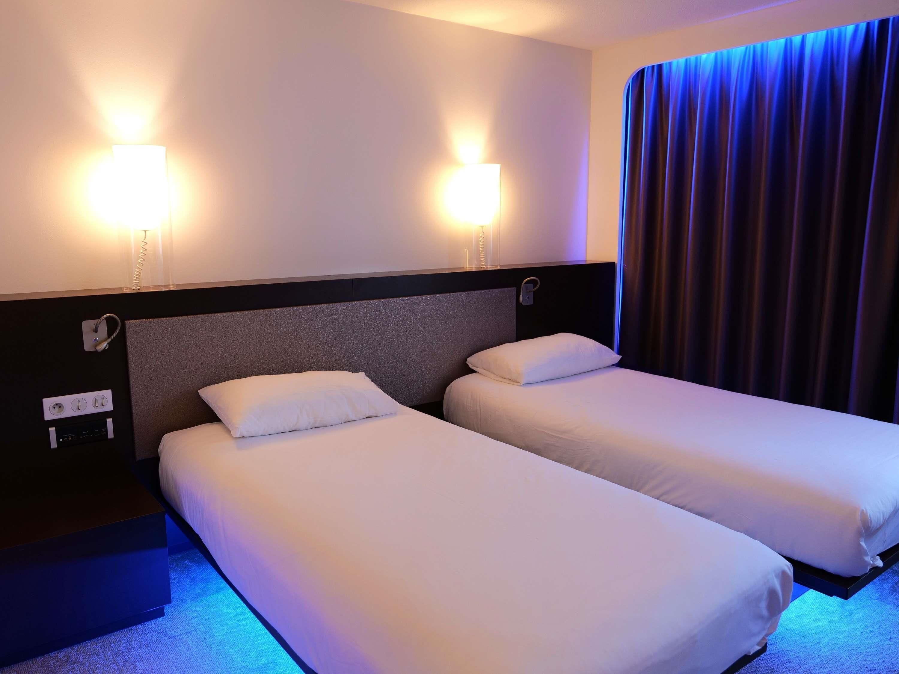 Premium bedding, in-room safe, desk, blackout drapes