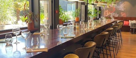 Breakfast, lunch, dinner served; French cuisine