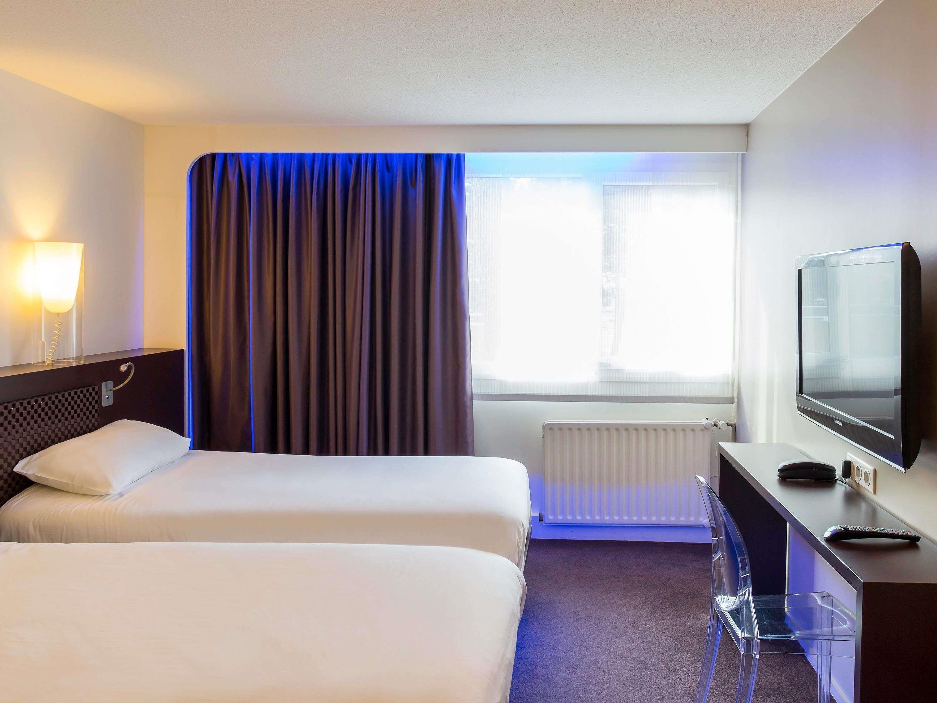 Standard Room, 2 Twin Beds | Premium bedding, in-room safe, desk, blackout drapes